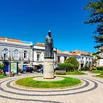 Daire Largo, Town Centre