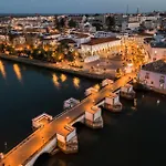 Largo, Town Centre Apartment *