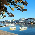 Largo, Town Centre Apartment Desbarato