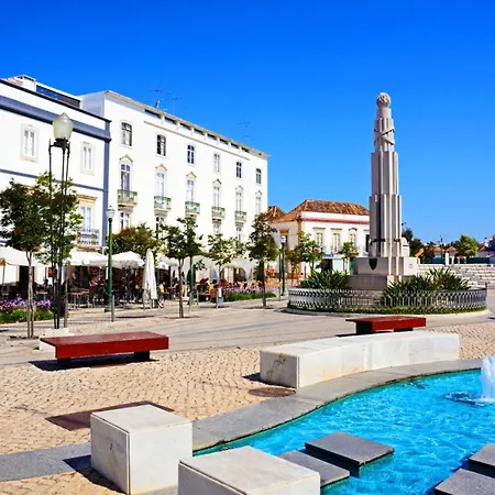 Largo, Town Centre Daire *